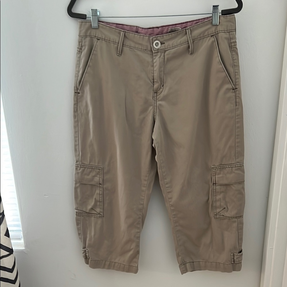 Levi’s Women’s Tan Cargo Capri Pants